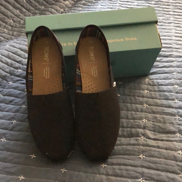 Toms Shoes - new in box Toms Alpargata